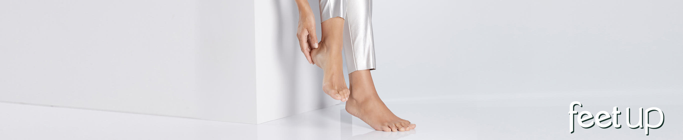 https://media-cdn.oriflame.cn/contentImage?externalMediaId=3ea787a8-0da6-44c5-a405-548fbd99b912&name=Top-Brand-Page---Feet-up&inputFormat=jpg