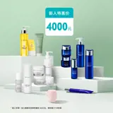 白色货架上的一组瓶子